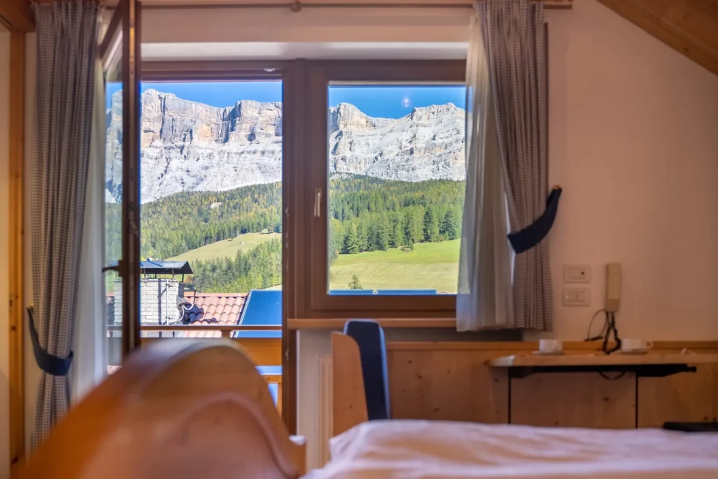 Vista sulle Dolomiti dalla finestra del monolocale 202