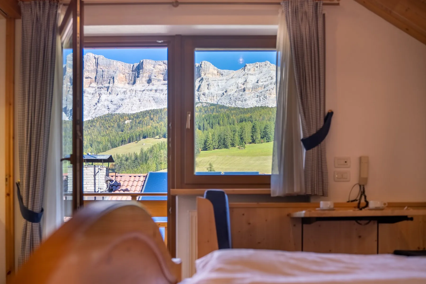 Vista sulle Dolomiti dalla finestra del monolocale 202