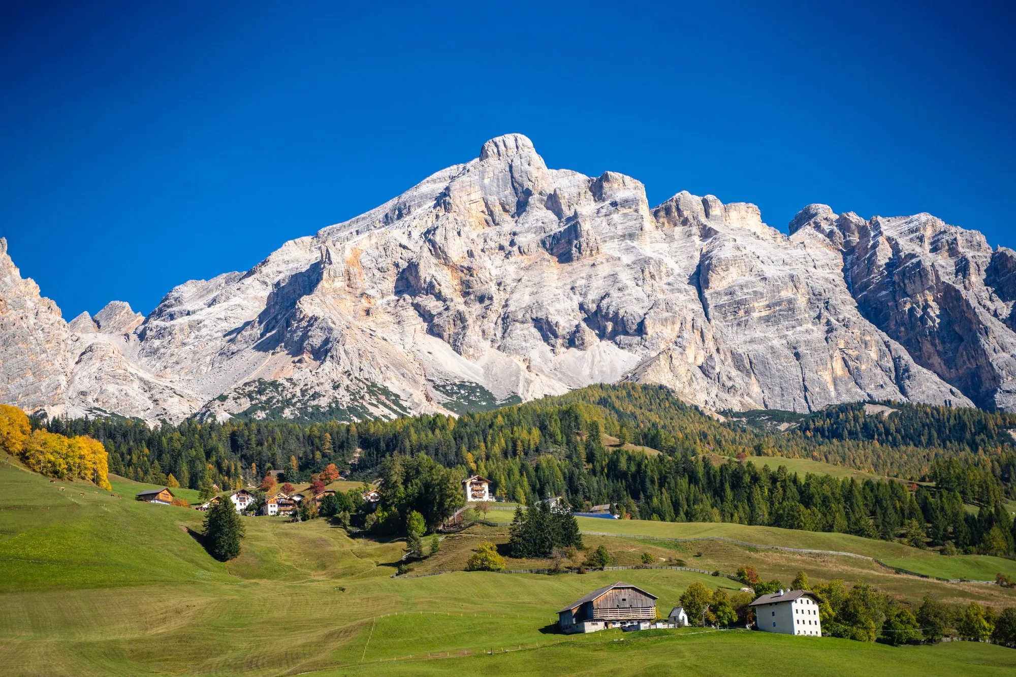 Le Dolomiti dell'Alta Badia sopra La Villa
