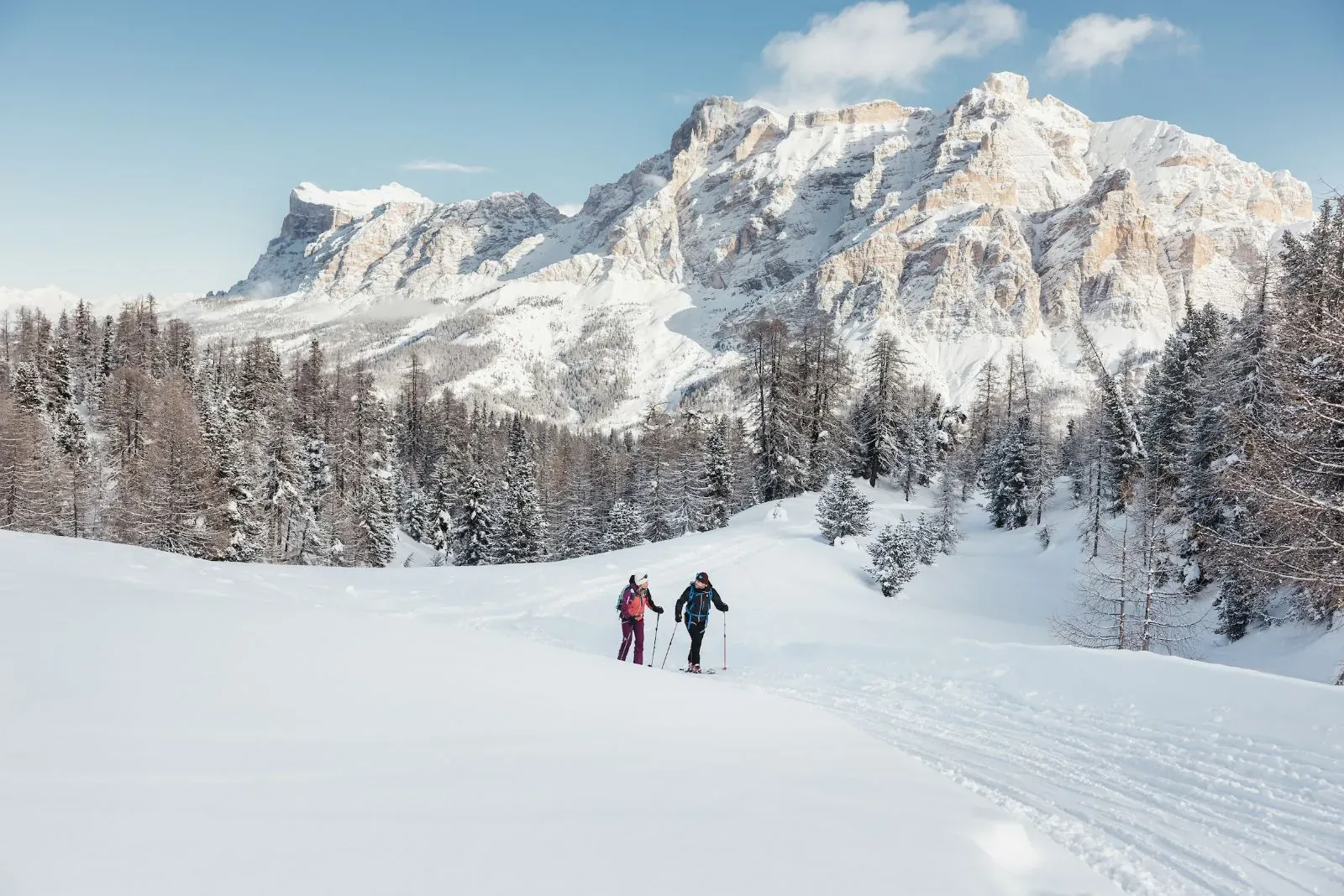 Escursione sulla neve in Alta Badia (foto Alex Moling, altabadia.org)