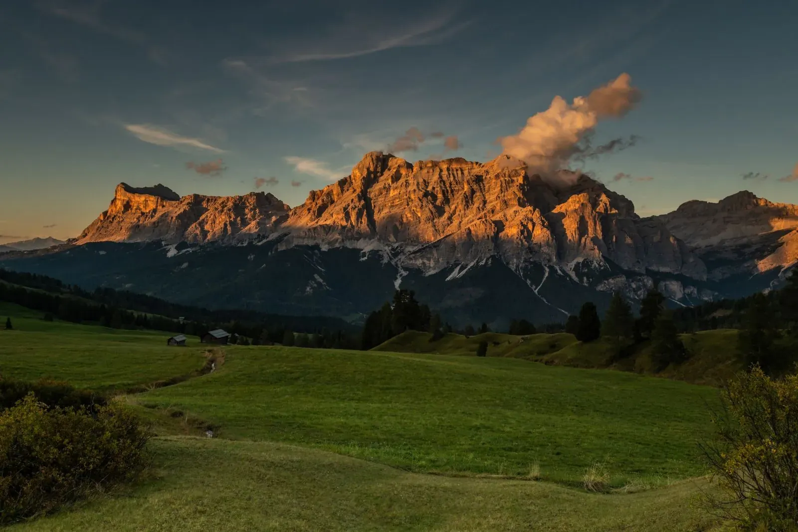 Il Sas dla Crusc al tramonto (foto Paola Finali, altabadia.org)